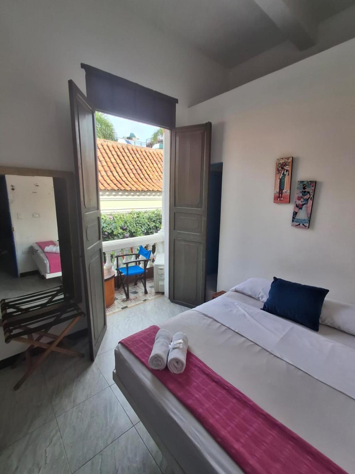 Hostal 1811 *