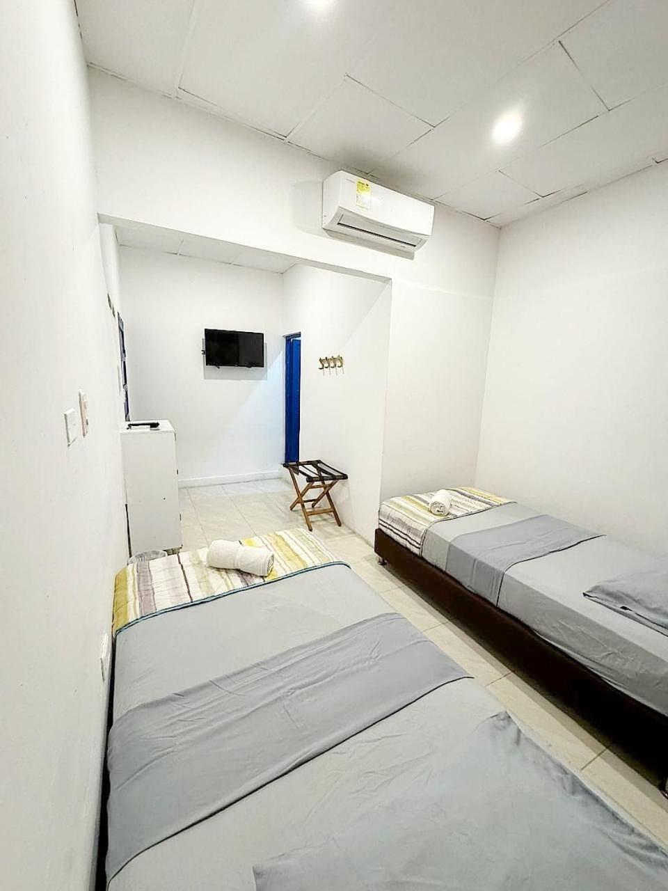 Hostal 1811 *
