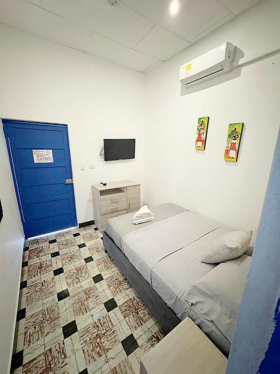 1811 Hostal *