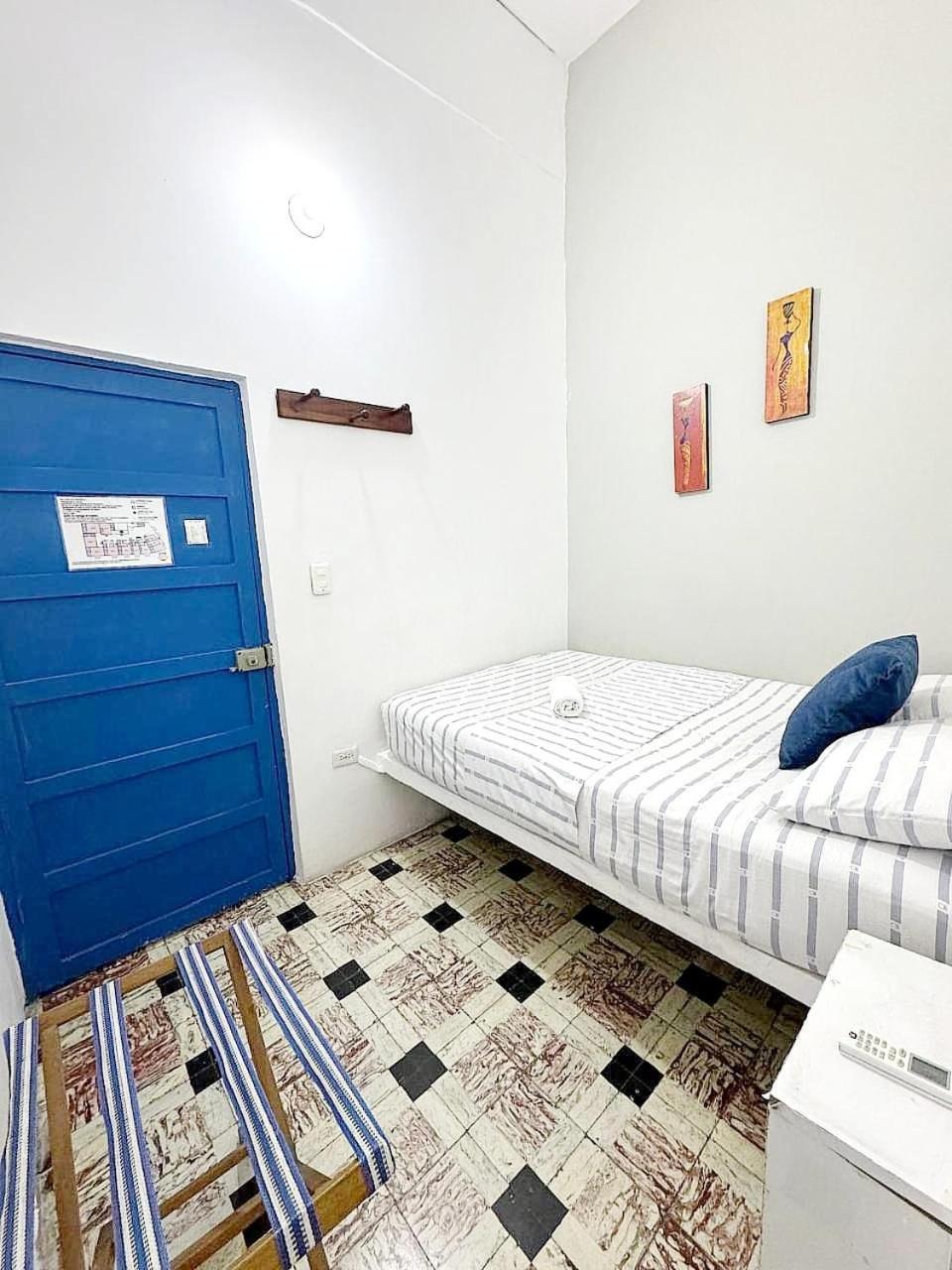 Hostal 1811 *